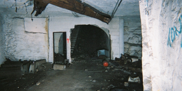 The bottom of the District 20 slopeshaft entrance.