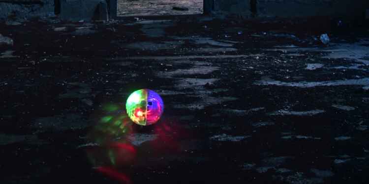 Flashing Light Up Paranormal Pet Cat Dog Toy Ball