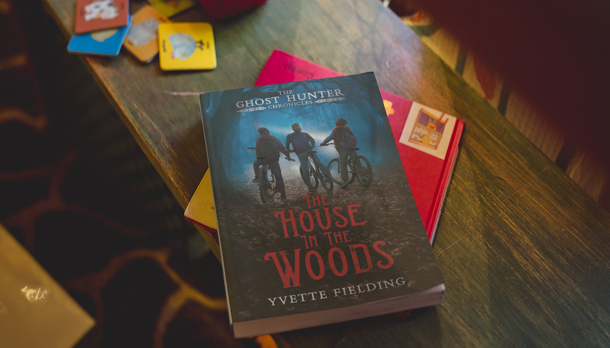 Yvette Fielding - 'The Ghost Hunter Chronicles: The House In The Woods'