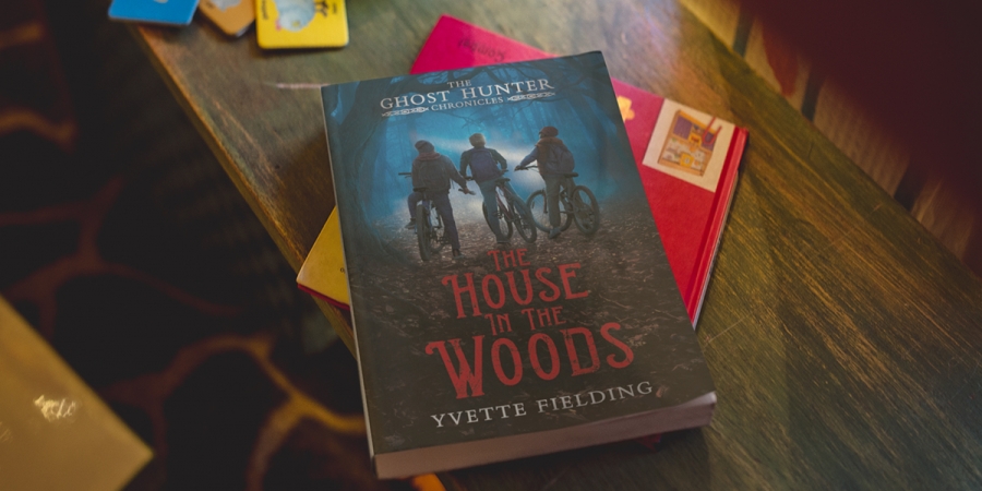 Yvette Fielding - 'The Ghost Hunter Chronicles: The House In The Woods'