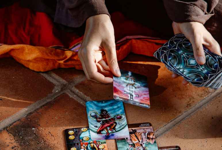 Psychic Medium Tarot Card Reader